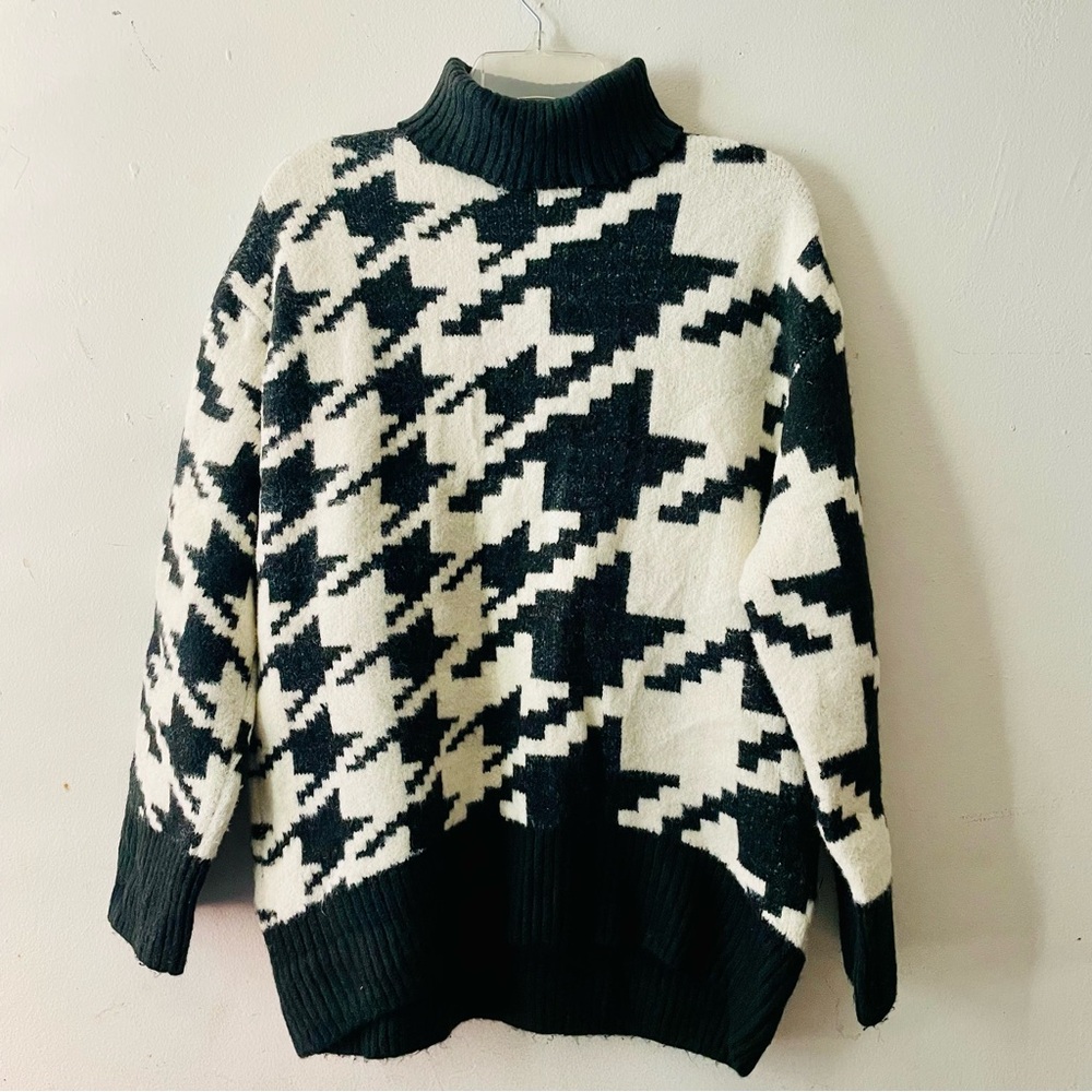 H&M Houndstooth Oversized Chunky Knit Sweater